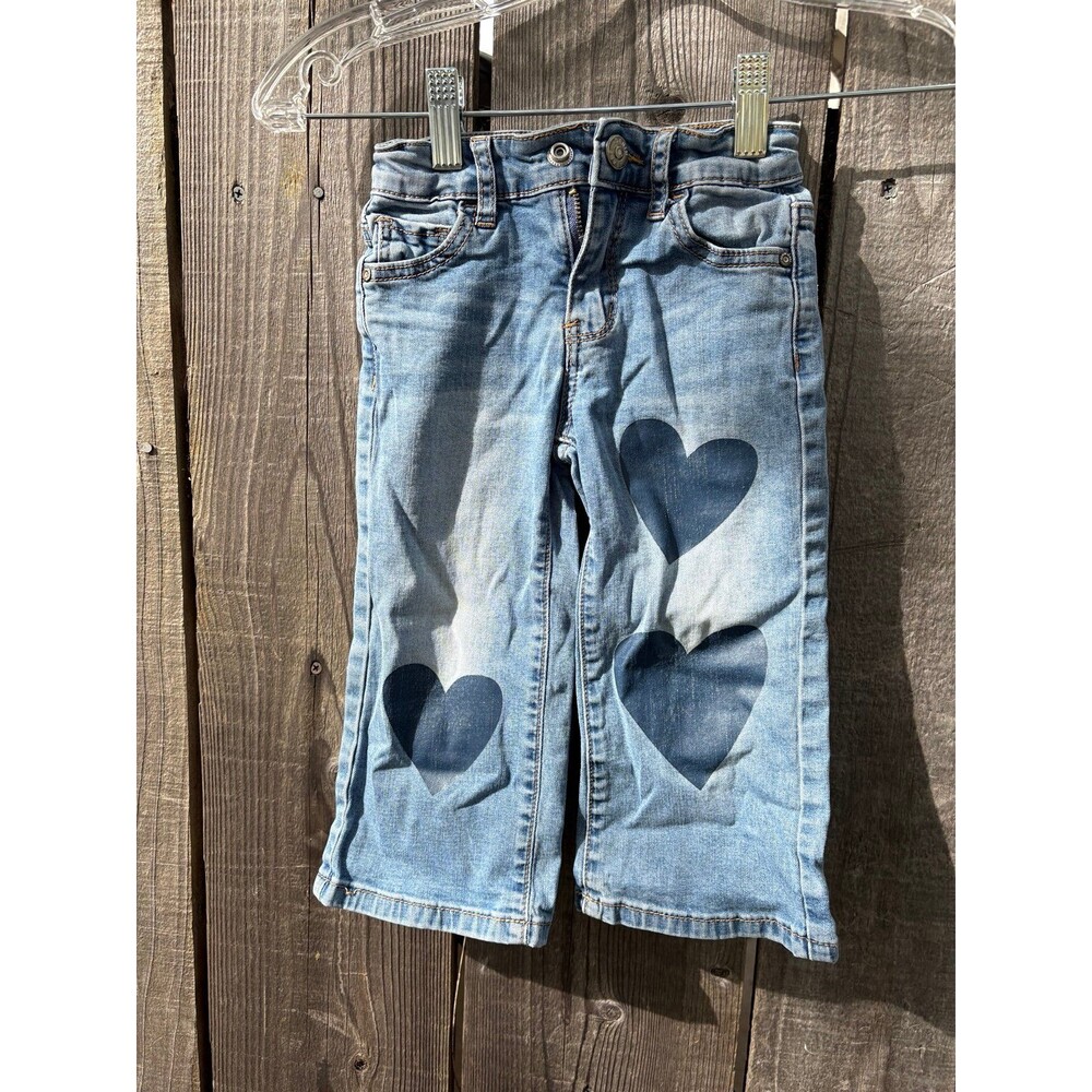 Kidscool Space denim jeans with hearts
Size 98. US equivalent 3-4T
